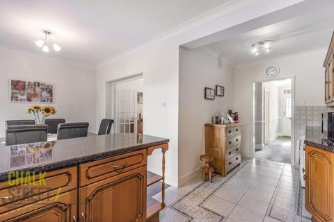27 Brooklands Gardens, Hornchurch, RM11 2AF