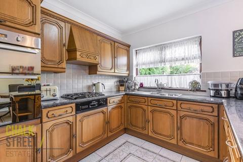 27 Brooklands Gardens, Hornchurch, RM11 2AF