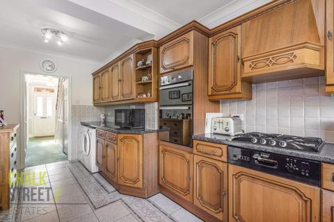 27 Brooklands Gardens, Hornchurch, RM11 2AF