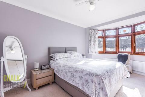 27 Brooklands Gardens, Hornchurch, RM11 2AF
