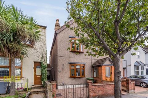 17a Globe Road, Hornchurch, RM11 1BS