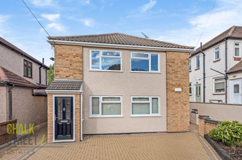 Austral Drive, Hornchurch, RM11 2 bed £300,000