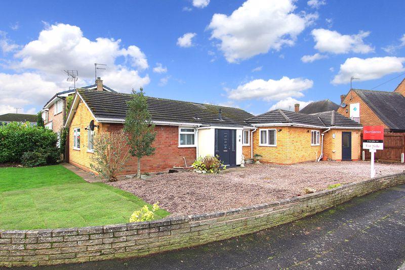 WOMBOURNE, Clee View Road 3 bed detached bungalow £309,950