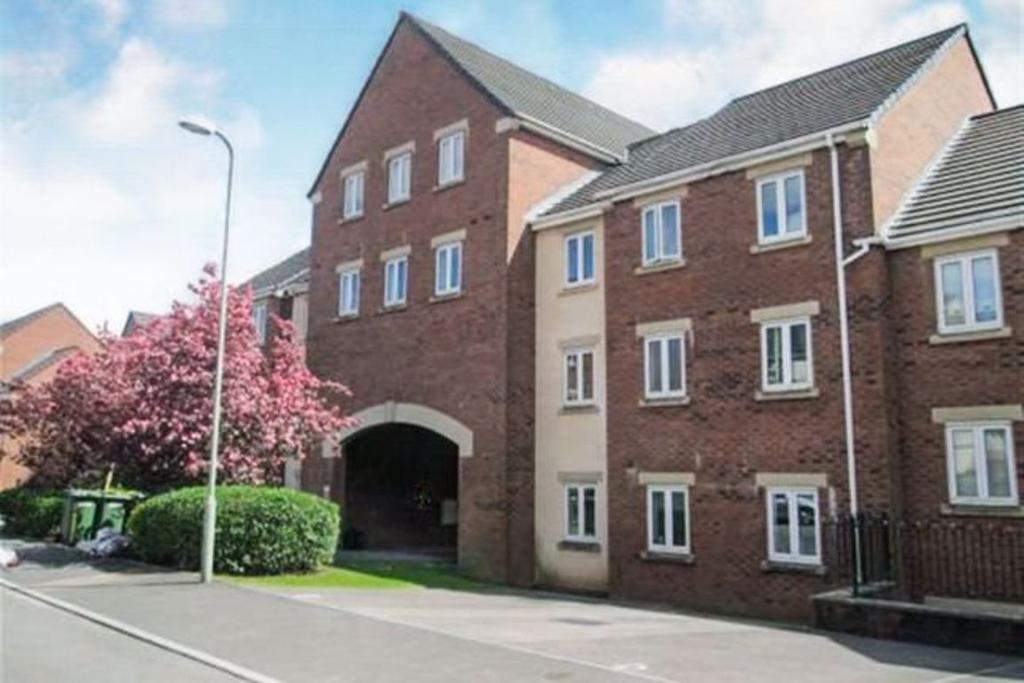 Flemming Walk, Church Village Pontypridd 2 bed apartment £650 pcm (£