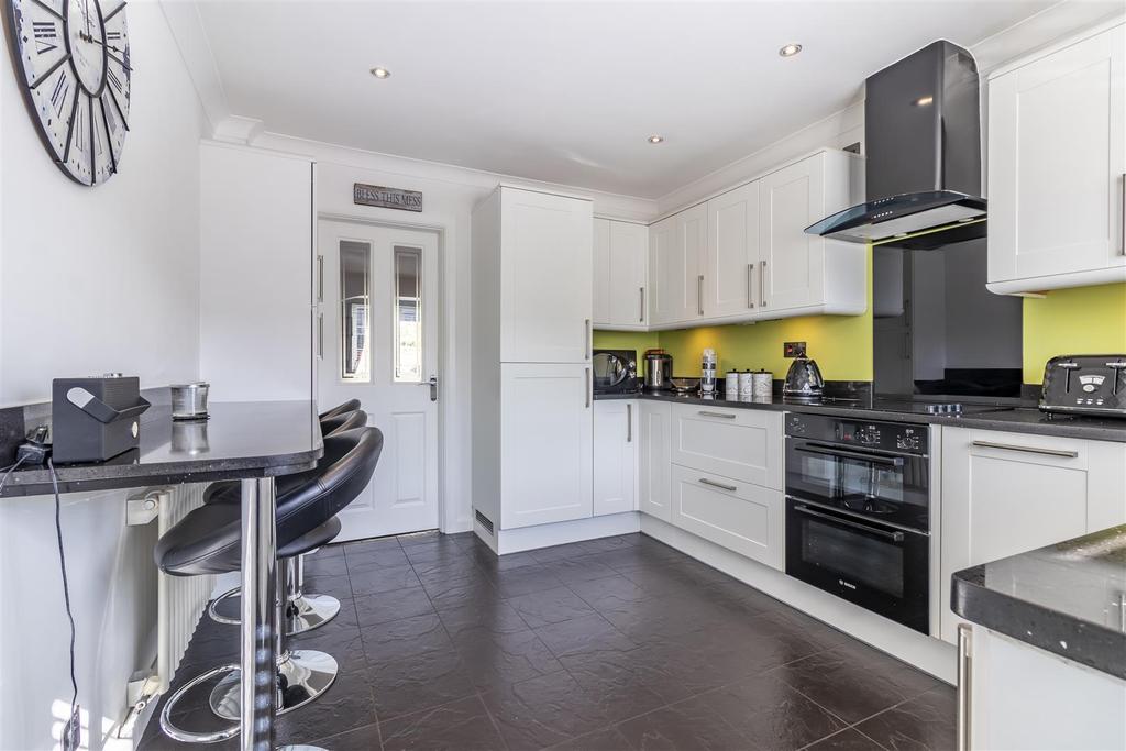Kitchen 2.jpg