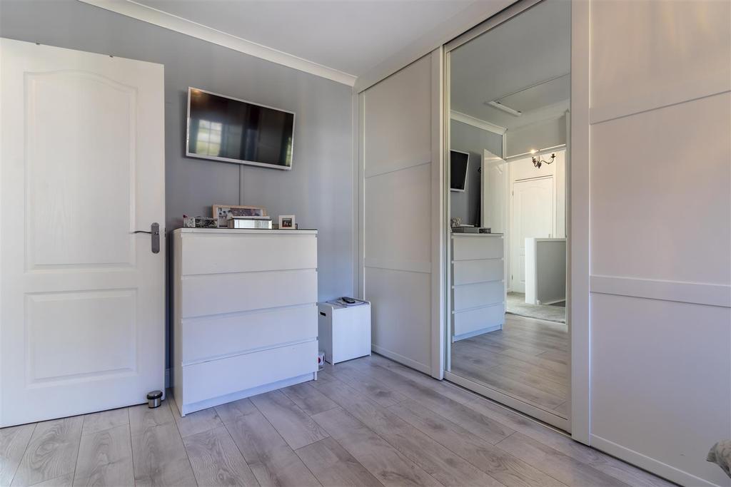 Bedroom 1 3rd.jpg