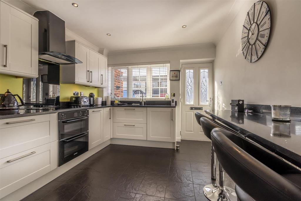 Kitchen 1.jpg