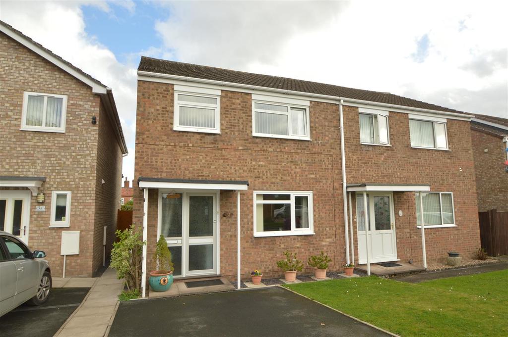 3 Derwent Avenue, Shrewsbury, SY1 3RQ 3 bed semidetached house £185,000