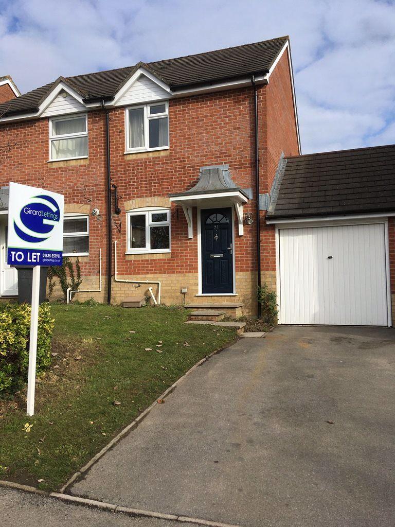2 bed House Manor Park Newbury 2 bed house £925 pcm (£213 pw)