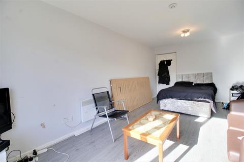 22 Abbeydale Grove, Leeds, LS5 3RE