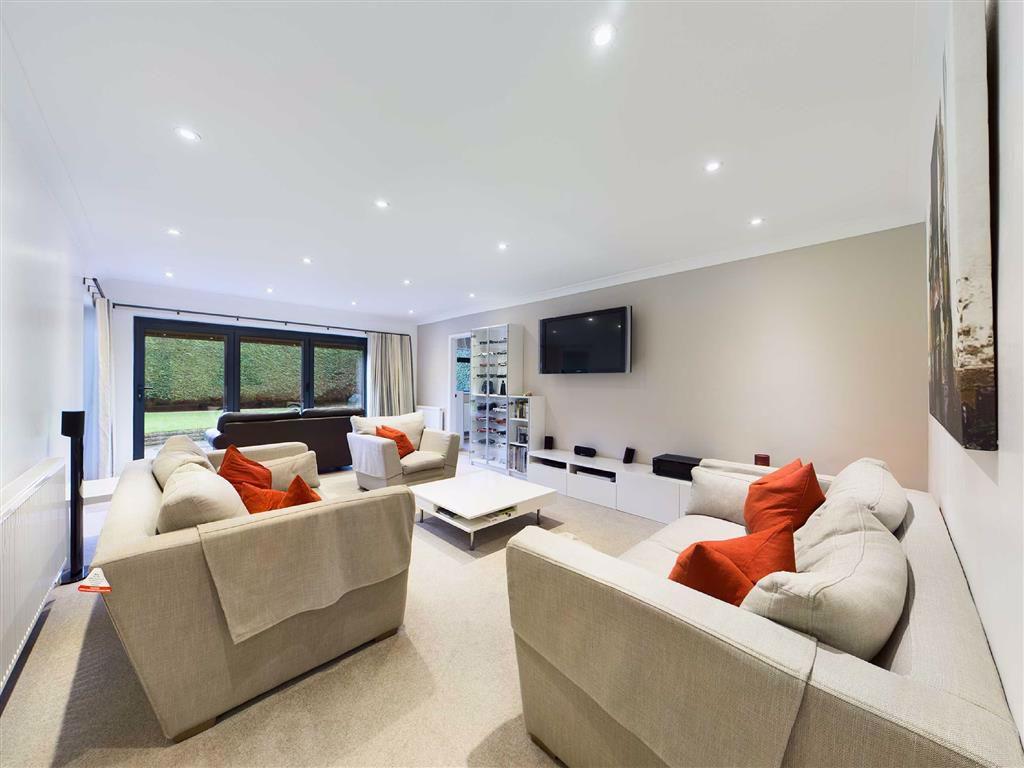 Chosen Drive, Churchdown 3 bed detached house £415,000