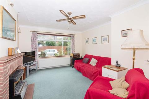 8 Ashwood Close, Worthing, BN11 2AF