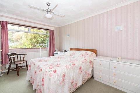 8 Ashwood Close, Worthing, BN11 2AF
