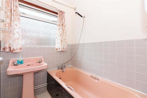 8 Ashwood Close, Worthing, BN11 2AF