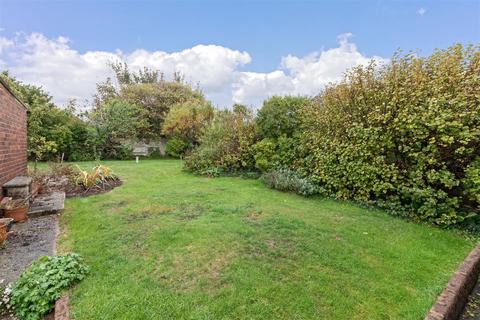8 Ashwood Close, Worthing, BN11 2AF