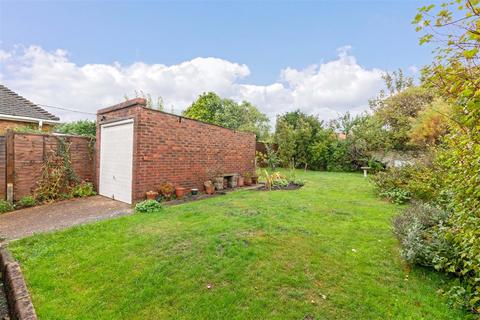 8 Ashwood Close, Worthing, BN11 2AF