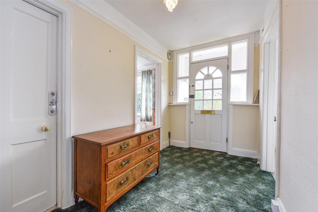 Hedge End Road, Andover 3 bed detached bungalow £325,000