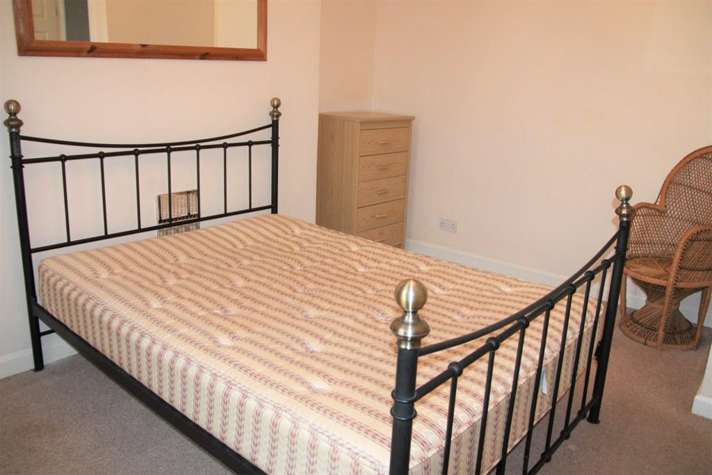 Bedroom side
