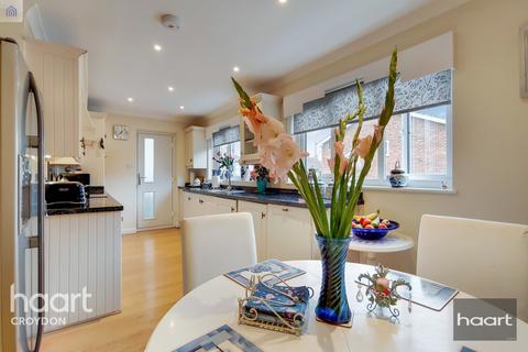 Flat 1, 70 Chelsham Road, South Croydon, CR2 6HY
