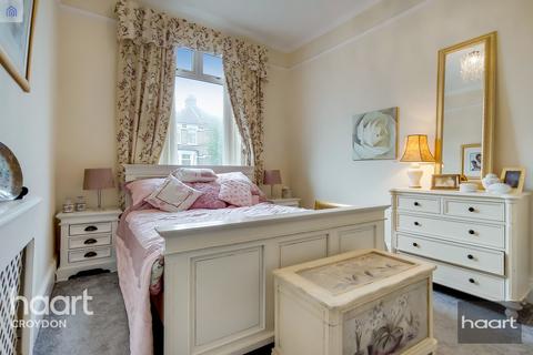 Flat 1, 70 Chelsham Road, South Croydon, CR2 6HY