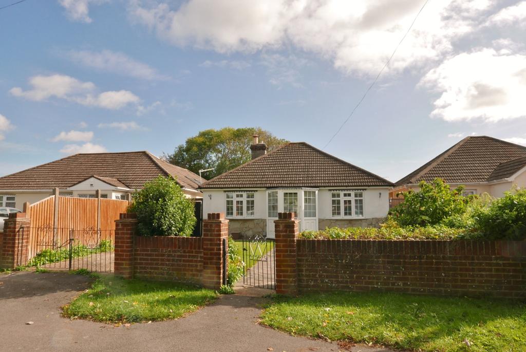 WYCH LANE, GOSPORT 3 bed detached bungalow £315,000
