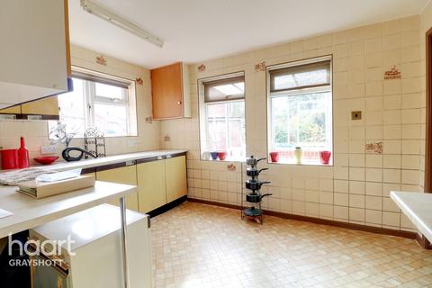31 Church Fields, Headley, Bordon, GU35 8PF