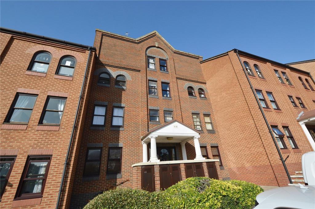 Marks Court, Southchurch Avenue, SouthendonSea, SS1 3 bed apartment