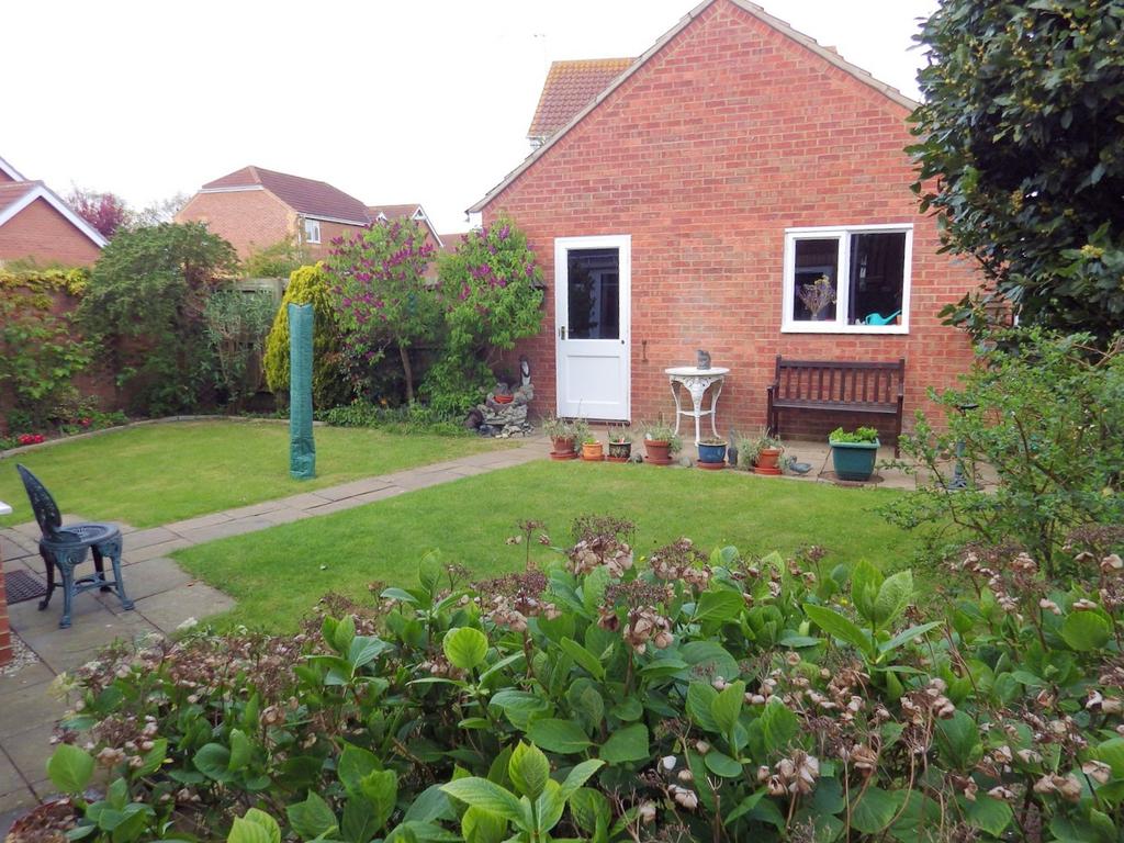 Garage/garden