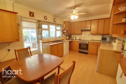 1 Arnolds Way, Rochford, SS4 3HW