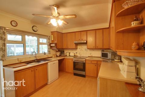 1 Arnolds Way, Rochford, SS4 3HW