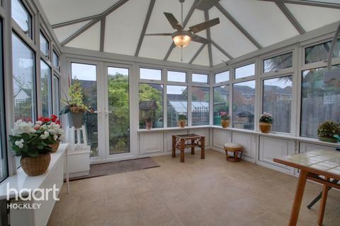 1 Arnolds Way, Rochford, SS4 3HW