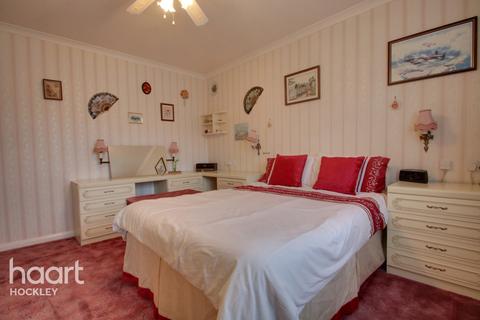 1 Arnolds Way, Rochford, SS4 3HW