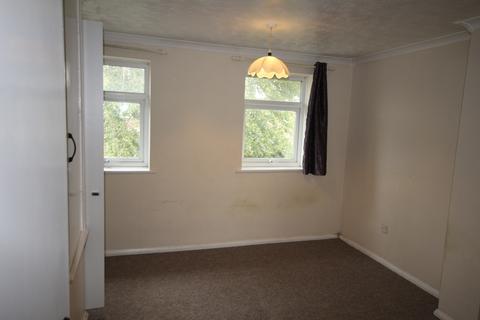 2 bedroom terraced house to rent, Dickens Drive