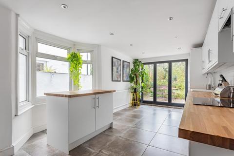 114 Howson Road, London, SE4 2AU