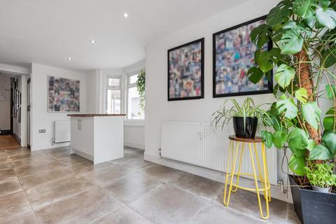 114 Howson Road, London, SE4 2AU
