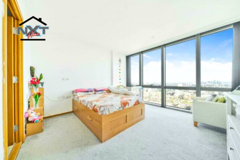 2 bedroom flat for sale, West India Quay, Hertsmere Road, London, E14