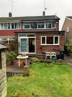 36 Sunnymede, Chigwell, IG7 6ES