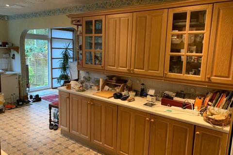 36 Sunnymede, Chigwell, IG7 6ES