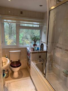 36 Sunnymede, Chigwell, IG7 6ES