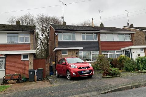 36 Sunnymede, Chigwell, IG7 6ES