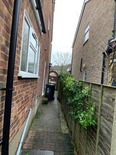 36 Sunnymede, Chigwell, IG7 6ES