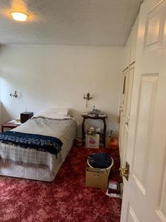 36 Sunnymede, Chigwell, IG7 6ES