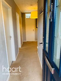 8 Gatwick Way, Hornchurch, RM12 6DX