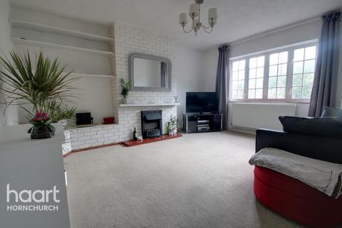 8 Gatwick Way, Hornchurch, RM12 6DX