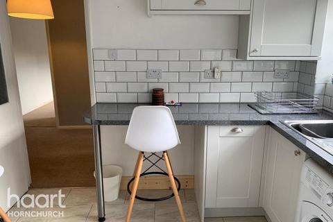 8 Gatwick Way, Hornchurch, RM12 6DX
