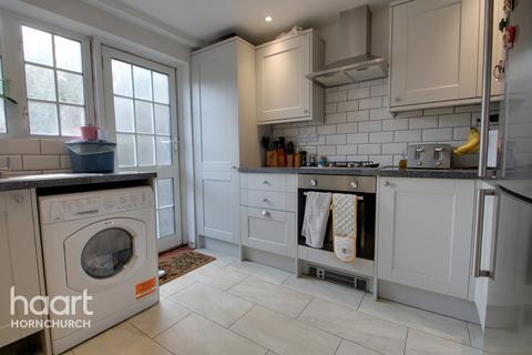 8 Gatwick Way, Hornchurch, RM12 6DX