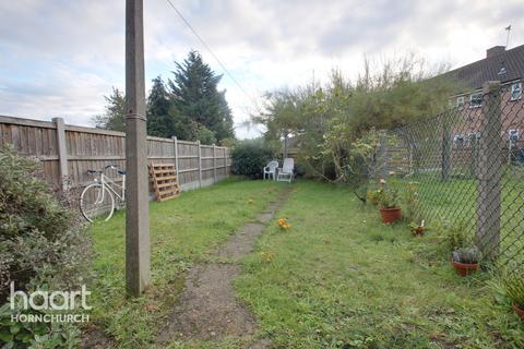 8 Gatwick Way, Hornchurch, RM12 6DX