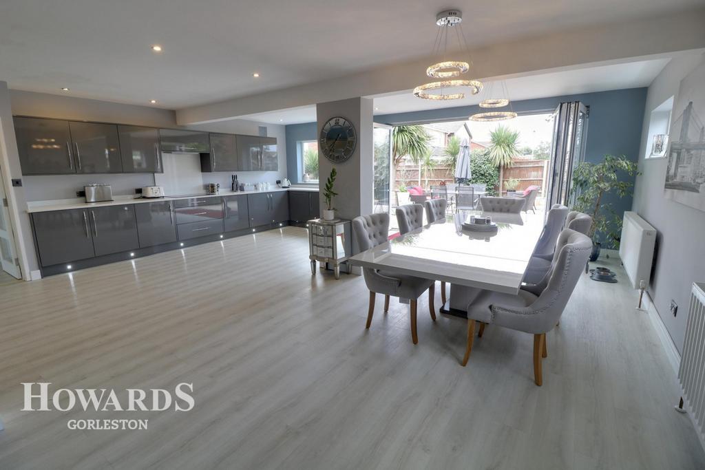 Bussey's Loke, Bradwell 3 bed detached house £350,000