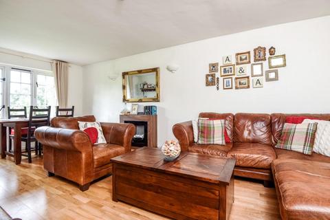 87 Selhurst Close, London, SW19 6AY