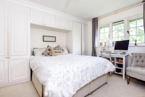 87 Selhurst Close, London, SW19 6AY